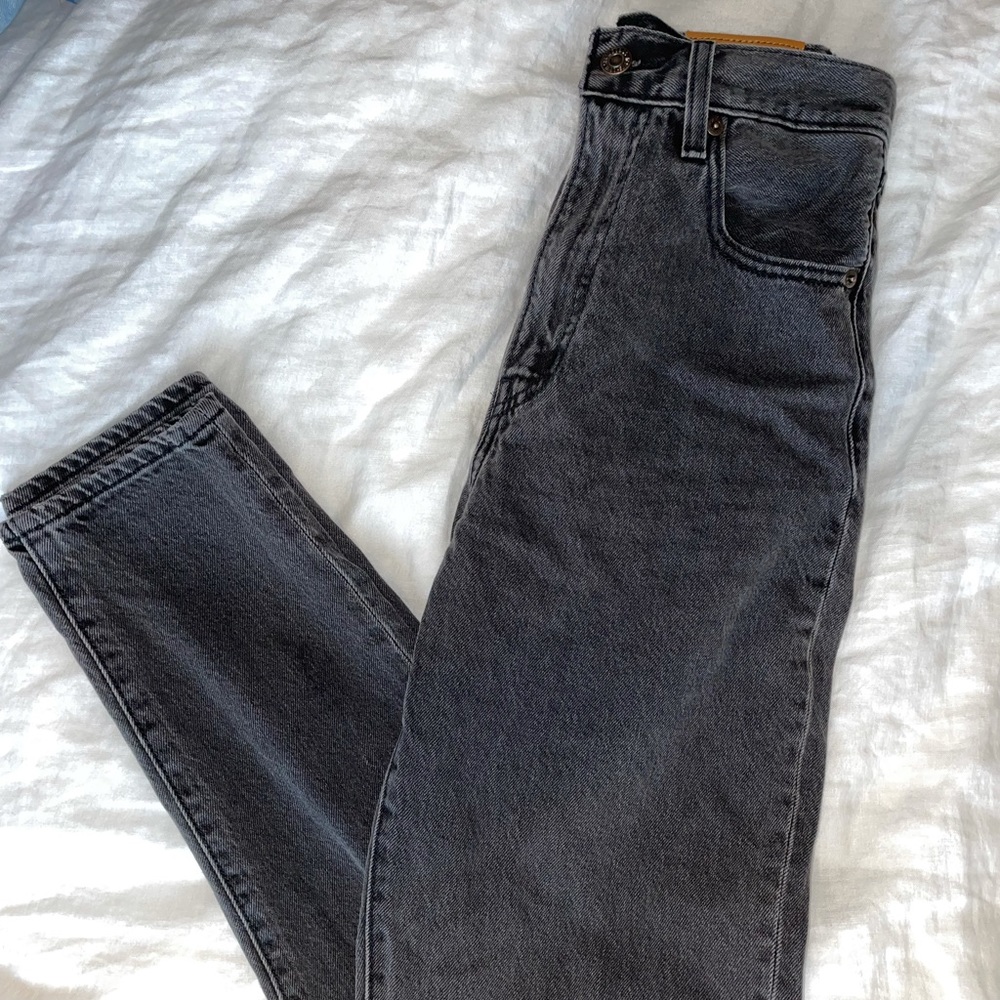 Levi’s Premium HIGH LOOSE TAPER FIT WOMEN'S PANTS, Size 24